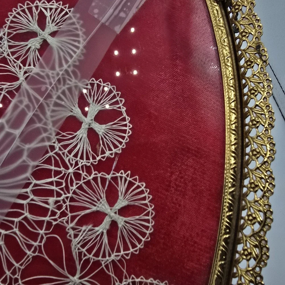 Vintage Metal Glass‎ Tray With Glass Top Chrocheted 1907 Tatting Doily